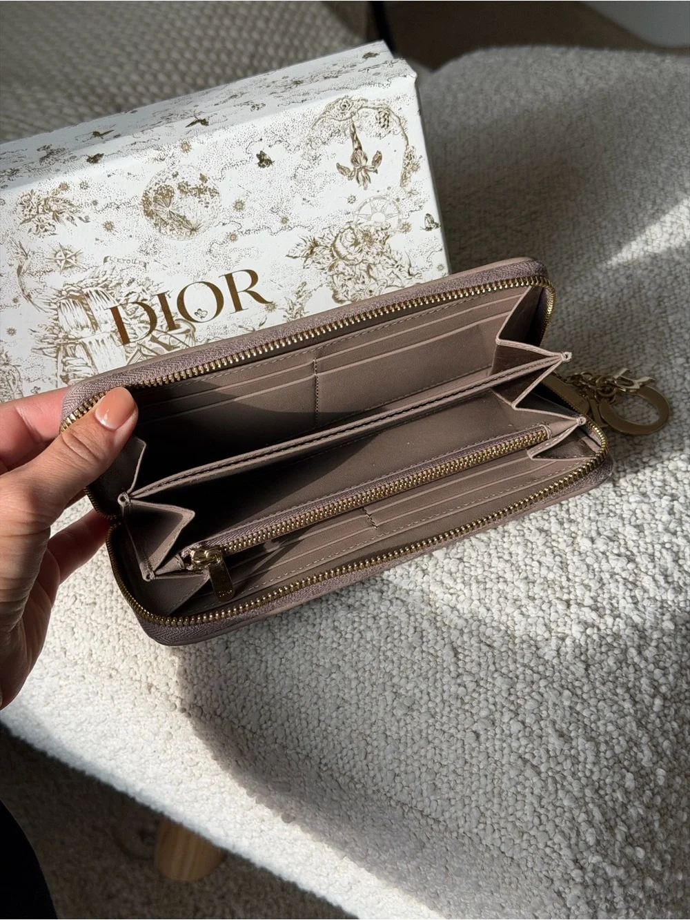 Lady Dior Voyager Wallet! 🤍